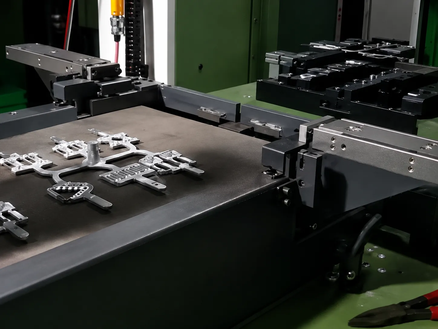 Machine table overview for custom zinc alloy hardware manufacturing support