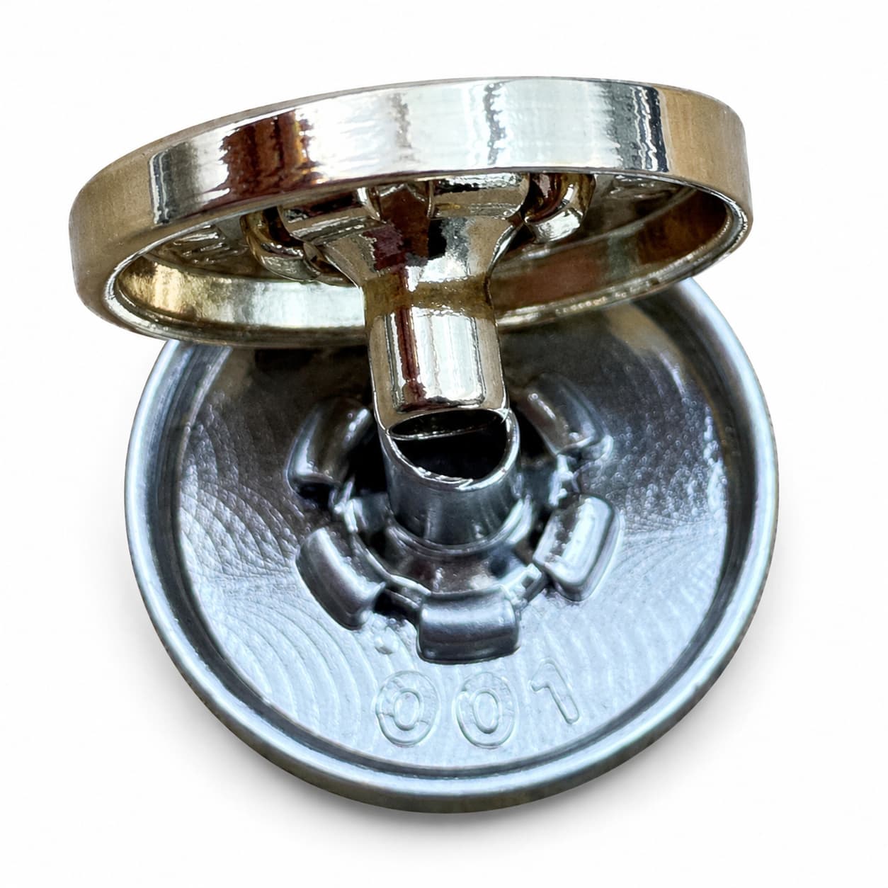 Side view of a snap button showing its rear fastening structure